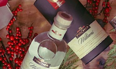 La storica azienda altoatesina propone come idea regalo per il Natale un classico intramontabile del suo repertorio di distillati, l'Acquavite di pere Williams Pircher